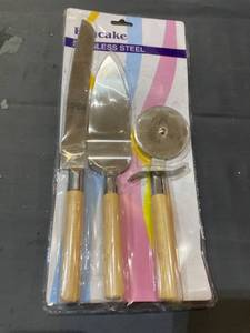 lot 50445 image: 3 Pack Pizza Cutters