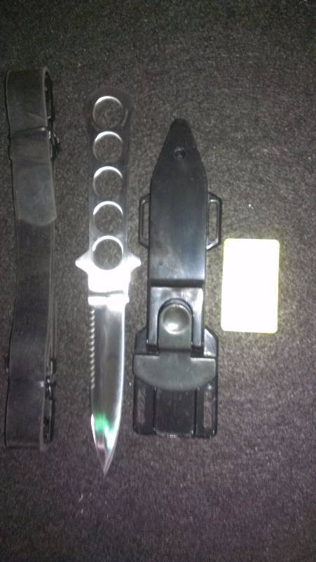 lot 1815 image: Skeleton Handled Diving Knife with Quick Release Case and Rubber Straps