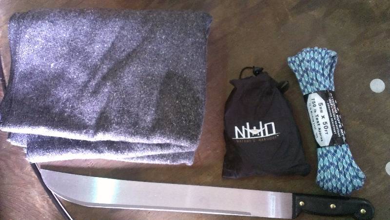 lot 1850 image: Lot of Camping Gear  Machete, Wool Blanket, Paracord, & a Natures Hangout Hammock Straps