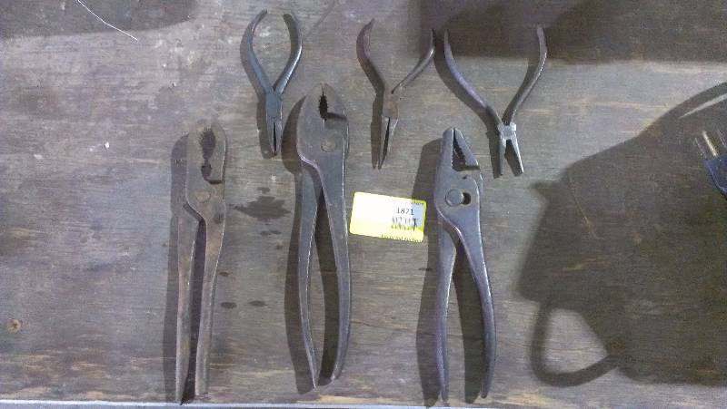 lot 1871 image: 6 Vintage Pliers
