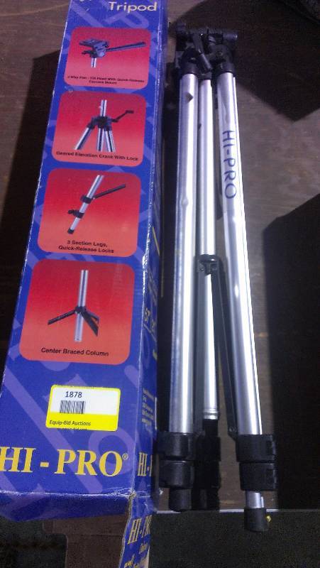 lot 1878 image: Hi-Pro Model #9002 PhotoVideo Tripod