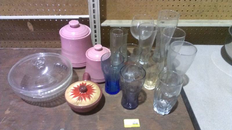 lot 1903 image: Lot of Kitchen Items