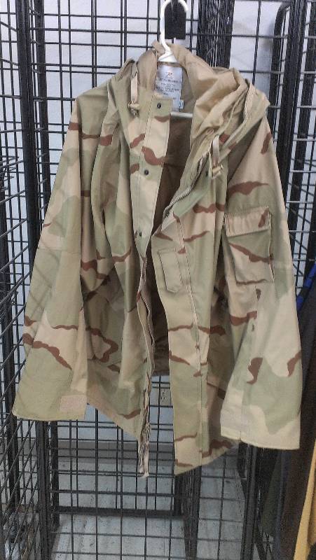 lot 1914 image: Rothco Wet Weather Parka in Desert Camo Size 2x