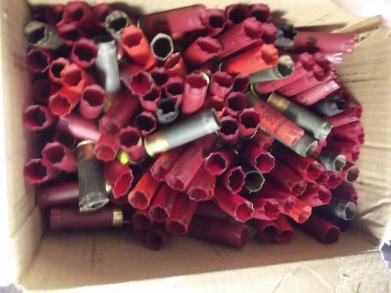 lot 1093 image: LARGE BOX OF ONCE FIRED SHOTGUN SHELLS
