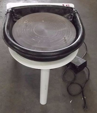 lot 1105 image: Big Boss Pottery Wheel