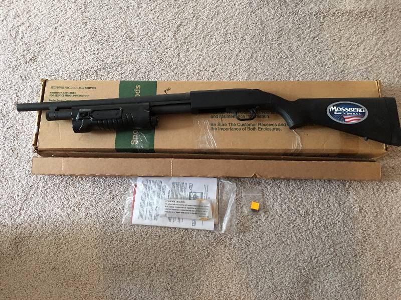 lot 1077 image: MOSSBERG 500 12GA 18.5 WINSIGHT FE FLASHLIGHT