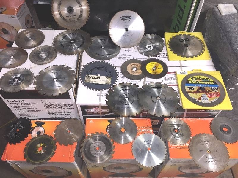 lot 1275 image: LARGE ASSORTMENT (APPROX 32) OF NEW AND USED SAW BLADES