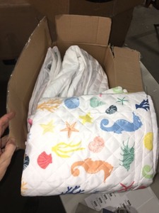 lot 1763 image: Toddler Bed Comforter Set