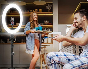lot 32145 image: Yesker Ring Light 18 with Tripod Stand