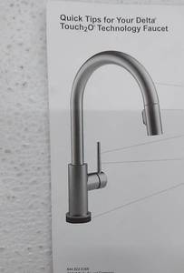lot 32169 image: Delta kitchen pulld down sprayer faucet