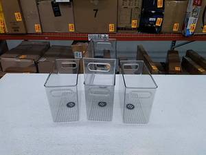lot 32173 image: 4 - Mdesign storage bins