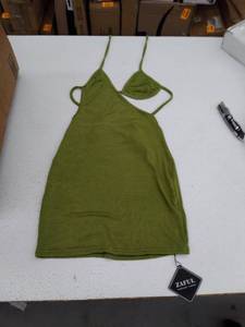 lot 32288 image: Zaful women wear green top