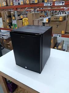 lot 32418 image: Smod mini fridge
