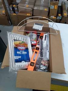 lot 32421 image: Box of miscellaneous items