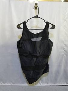 lot 71911 image: WOMENS ONE PIECE SWIMSUIT SIZE XL