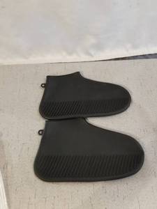 lot 71932 image: OUTDOOR WATERPROOF SHOE COVERS SIZE MEDIUM