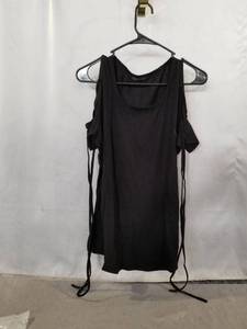 lot 71972 image: BLOOMING JELLY WOMENS CRISS CROSS SLEEVE OPEN SHOULDER TOP LACE UP STAPPY T SHIRT LOOSE TEE BLACK SIZE MEDIUM