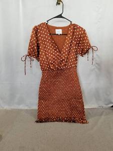 lot 72009 image: PUFF SLEEVE SMOCKING MINI DRESS SIZE SMALL