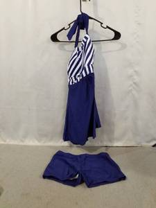 lot 72040 image: TWO PIECE WOMENS SWIMSUIT SIZE MEDIUM