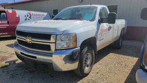 lot 7112 image: 2009 Chevy 6.6L Turbo Diesel Pick-Up Truck, White