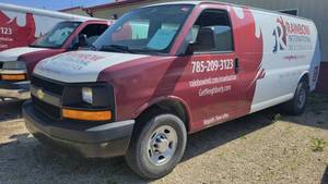 lot 7114 image: 2008 Chevy Van, White