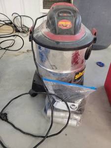 lot 7208 image: 5 Gallon Shop Vac - 2.5 Hp