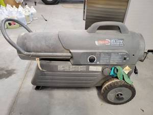 lot 7210 image: Dyna Glow Kerosene Heater