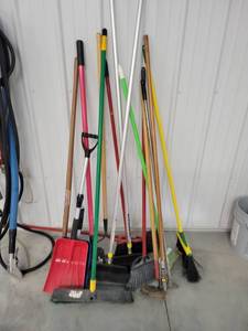lot 7220 image: Lot of Brooms and Garden Tools