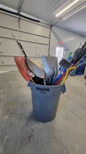 lot 12799 image: Brute Trash Cans