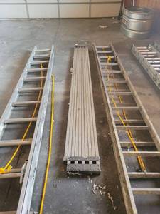 lot 12854 image: Scissor Scaffle