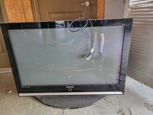 lot 12862 image: 42 Samsung Computer Monitor&nbsp