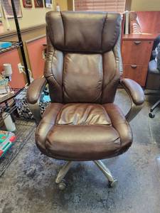lot 13506 image: Lazboy Brown Adjustable Office Chair