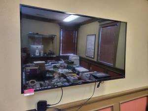 lot 13527 image: 55 Smart Vizio Television