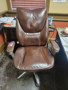 lot 13548 image: Brown Office Chair