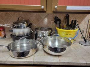 lot 13554 image: Lot of Pots and Pans