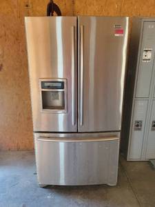 lot 13559 image: Kenmore Refrigerator- Needs Maintenance