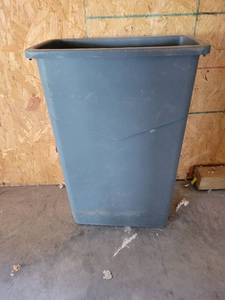 lot 13571 image: Lot of (7) Trash Cans