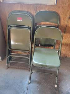 lot 13582 image: Lot of 5 Green Folding Chairs