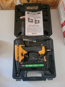 lot 13603 image: Bostitch SX1838 Nailer and Stapler