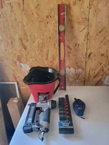 lot 13610 image: Lot of Tools