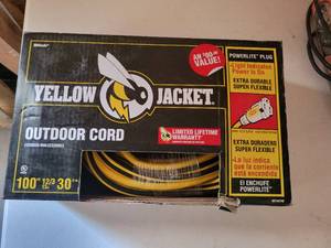lot 13612 image: Yellow Jacket 100-ft. Outdoor Extension Cord w Lighted Ends