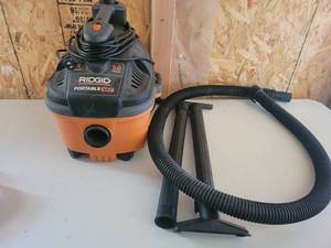 lot 13623 image: Ridgid 4 Gallon Shop Vac