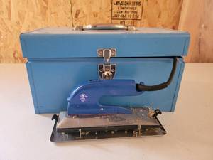 lot 13629 image: Crain Heat Bond Iron