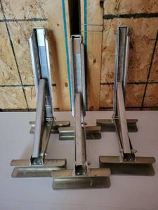 lot 13644 image: Lot of 3 Ladder Jacks - Stablizers