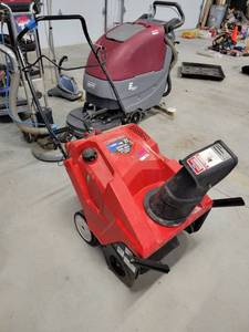 lot 13659 image: Troy Bilt Squall 2100 21 Electric Start Plow