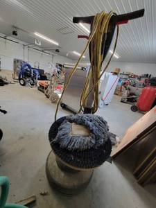 lot 13687 image: Viper Floor Scrubber - Model DR17175