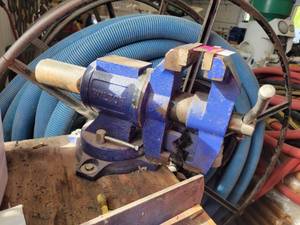 lot 13705 image: Wilton Table Top Vise - Bring Tools for removal