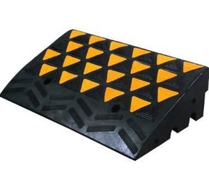 lot 63339 image: BESEA Rubber Curb Ramp 6 inch High 23.6 Wide (Heavy Duty Rubber Ramp Single Ramp), for Driveway Ramp, Car, Motorycle, Loading Dock, Truck, Pickup Truck, Wheelchair