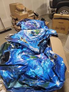 lot 63373 image: 3 Inflatables