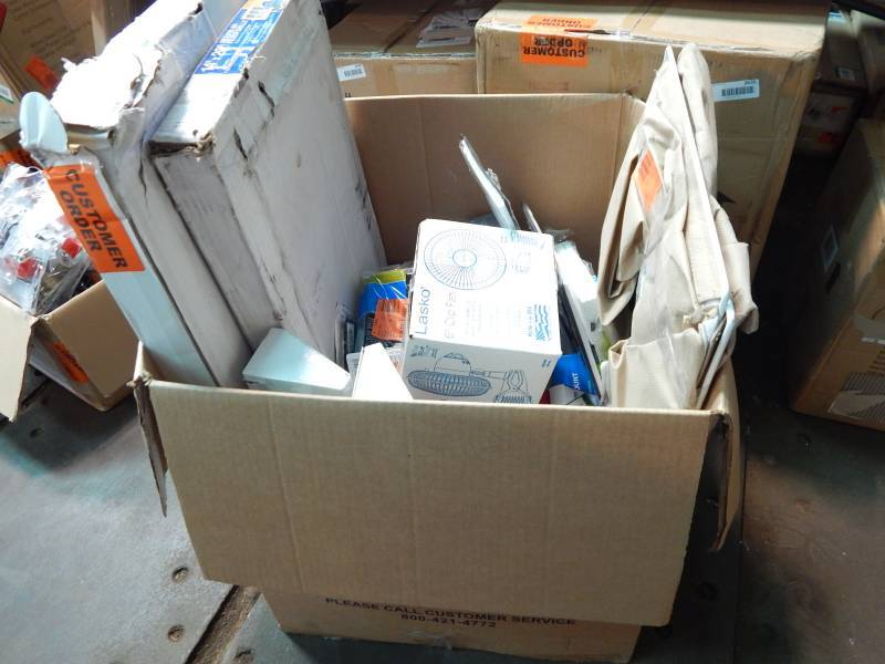 lot 2631 image: Large Lot of Misc.